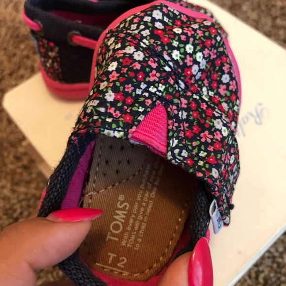 Toms babygirl shoes !! - Picture 5 of 6